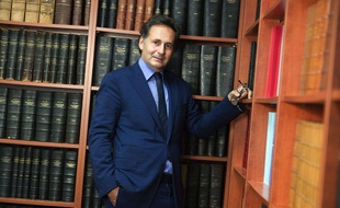 Pierre-Olivier Sur est le bâtonnier de l'ordre des avocats de Paris.