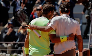 Rafael Nadal, encore trop fort pour Roger Federer à Roland-Garros.