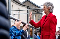 Qui est Catherine Connolly, la future présidente irlandaise ?