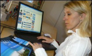 La publicité sur Internet suscite un véritable engouement en France, avec une montée en puissance toute particulière des groupes de grande consommation et de distribution, attirés par des tarifs intéressants et la possibilité de conquérir un large public.