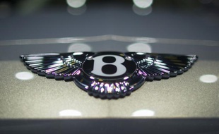 Logo de Bentley sur une Flying Spur W12, le 12 janvier 2015, à Détroit