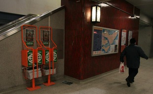 Dans le métro de Montréal.