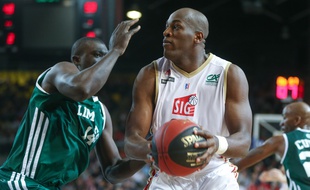 Ali Traoré et les Strasbourgeois affrontent Rouen au Rhenus, le 26 décembre 2014.