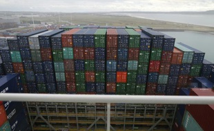 CMA CGM, un des leaders mondiaux du transport maritime par conteneurs, veut s'offrir la société singapourienne Neptune Orient Lines (NOL)