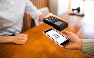 Moins connu que la technologie NFC, le paiement par QR code tend lui aussi à se développer.