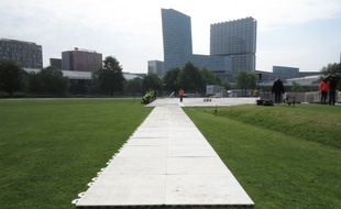 Installation de la Fan Zone de l'Euro UEFA 2016 à Lille, le 17 mai 2016