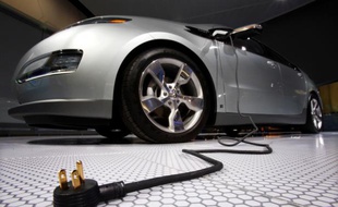 La Volt, de Chevrolet, est une voiture hybride rechargeable.