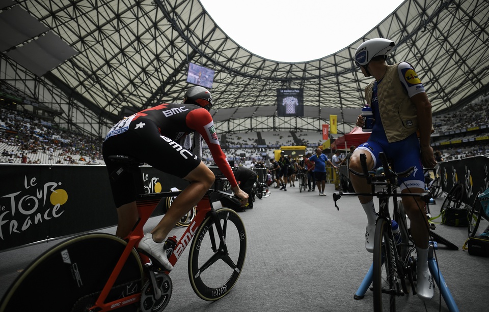 Depart Contre La Montre Tour De France 2022 VIDEO. Tour de France: Gigantisme, huile mentholée et chasse aux bidons
