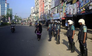 La police anti-émeute est intervenue mardi au Bangladesh à coup de gaz lacrymogènes et de balles en caoutchouc pour repousser les manifestants au troisième jour de la grève générale lancée par l'opposition.
