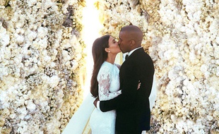 La femme d'affaires Kim Kardashian et le rappeur Kanye West le jour de leur mariage