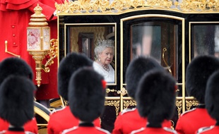 La reine Elizabeth II dans sa calèche, le 18 mai 2016.