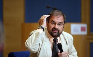 Le secrétaire général de la CFDT, François Chérèque, "souhaite" que son organisation signe l'accord syndicats-patronat sur la modernisation du marché du travail, déjà approuvé par trois syndicats, la CFTC, FO, et la CFE-CGC.