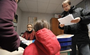 Après une série d'injonctions de la justice, la plupart des grandes villes ont décidé de mettre en oeuvre jeudi le service minimum d'accueil (SMA) dans les écoles, même si quelques unes envisagent de ne pas l'appliquer concrètement et ont appelé les parents à garder leurs enfants.
