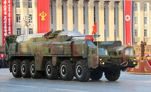 Un missile balistique Musudan lors d'un défilé militaire à Pyongyang en octobre 2015.