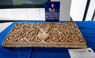 Deux bas reliefs en provenance de Syrie ont été saisis par les douanes françaises.