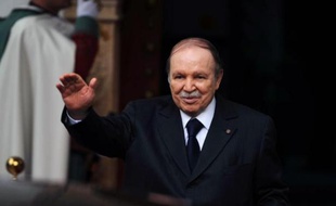 Le président algérien Abdelaziz Bouteflika, 76 ans, est rentré mardi à Alger, après un séjour de quelque 80 jours en France où il avait été hospitalisé à la suite d'un AVC