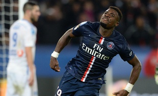 Le latéral droit du PSG Serge Aurier, lors du sommet de la Ligue 1 contre Marseille, le 9 novembre 2014 à Paris.