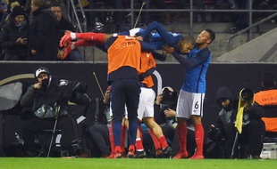 La joie des Bleus après le but de Lacazette lors d'Allemagne-France, le 14 novembre 2017 à Cologne.