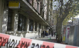 Le distributeur automatique de billets (DAB) de la Poste d'Aubervillers a été attaqué à l'explosif vers 6h30, juste après avoir été réapprovisionné, à Aubervilliers, le 24 novembre 2008.