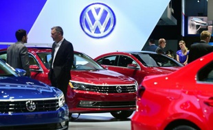 De nouveaux modèles Volkswagen exposés au Salon Auto de Los Angeles, le 18 novembre 2015