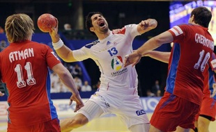 En difficulté lors des deux premiers matches, la star du handball français Nikola Karabatic attend son heure à l'Euro et autour de lui personne ne doute une seconde que le réveil va sonner.