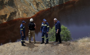 Les autorités ont fouillé un lac artificiel près de Nicosie à la recherche d'autres corps.