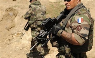 Dix soldats français ont été tués lundi et mardi dans des combats à 50 kilomètres de Kaboul, dans l'assaut au sol le plus meurtrier visant les forces internationales en Afghanistan, alors que les insurgés multiplient les attaques d'envergure à travers l'Afghanistan.