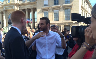 Adrien Quatenennens et Ugo Bernalicis devant l'Assemblée