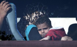 Des réfugiés syriens sauvés au large des côtes de Chypre en route vers Nicosie le 26 septembre 2014