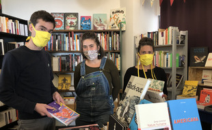 L'équipe de L'établi des mots est fin prête avant l'inauguration de la librairie prévue samedi.