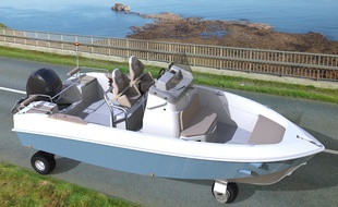 Le Tringaboat peut rouler sur route à la vitesse maximale de 16 km/h.