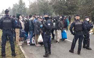 Les policiers ont évacué 800 migrants ce mardi matin à Calais