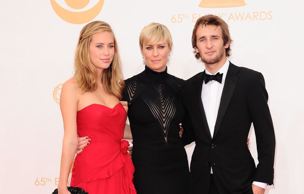 Robin Wright a « d'énormes regrets » sur la façon dont elle a élevé ses enfants avec Sean Penn