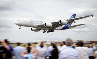 Un Airbus A380 au salon de Farnborough, dans le sud de l'Angleterre, le 16 juillet 2014