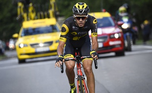 Calmejane est chaud lors de la 8e étape du Tour de France.