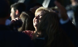 Le première ministre norvégienne Erna Solberg joue à Pokémon Go durant un débat parlementaire