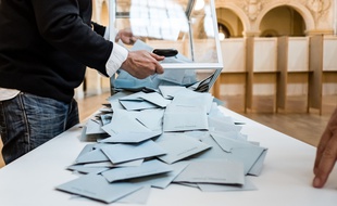 Dans un bureau de vote (illustration)