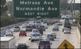 L'offensive californienne contre les constructeurs automobiles, accusés de "nuisance publique" sur le climat, doit servir d'alerte à leurs pairs européens et aux pollueurs en général qui pourraient avoir à rendre des comptes, estiment des experts.