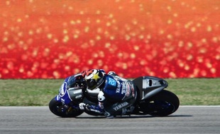 L'Espagnol Jorge Lorenzo (Yamaha) a signé un nouveau succès au Grand Prix de Saint Marin dimanche tandis que Valentino Rossi, deuxième, a obtenu son meilleur résultat au guidon d'une Ducati après deux années difficiles