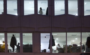 Illustration d 'un bureau la nuit