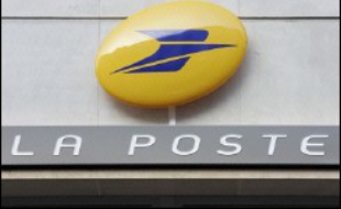 La Poste a annoncé mercredi un investissement de 862 millions d'euros dans le déploiement de 650 machines de tri pour automatiser le traitement du courrier afin d'assurer la distribution dans les boîtes aux lettres en 24 heures en 2010.