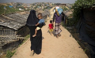 Des réfugiés rohingyas dans un camp près de Cox's Bazar, au Bangladesh.