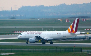 Un A320 de la compagnie Germanwings sur le tarmac d'un aéroport.