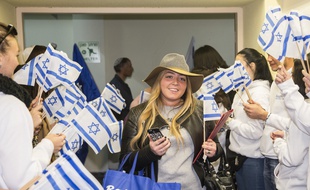 Le 8/12/2015, une Française arrive à l'aéroport Ben Gurion pour faire son Alyah.