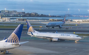 Un Boeing 737 d'United Airlines à l'aéroport de San Francisco, le 7 mars 2020.