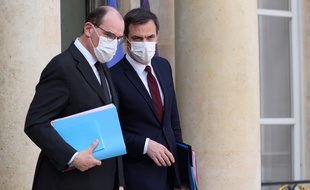 Jean Castex et Olivier Véran, dans la cour de l'Elysée le 3 mars 2021.
