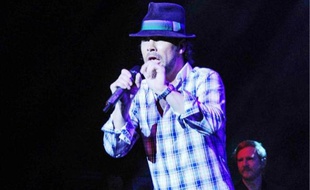 Le chanteur de Jamiroquai a dignement fêté les quinze ans de Paul & Joe à l'Olympia.