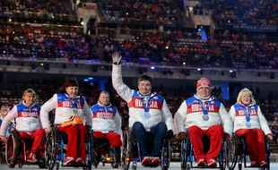La délégation russe lors de la cérémonie de clôture des 11e jeux Paralympiques à Sotchi, le 16 mars 2014
