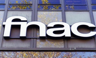 Le magasin Fnac de Sainte-Geneviève-des-Bois (Essonne) a été attaqué à la voiture bélier par des malfaiteurs qui ont réussi à prendre la fuite, a-t-on appris dimanche auprès de la police.