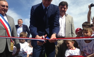 Duppigheim, le 22 mai 2016. - Arsène Wenger inaugure le stade qui porte son nom dans ce village à 3 km d'où il est né.